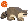 Wooden raccoon toy with 'spiel gut' logo on a white background